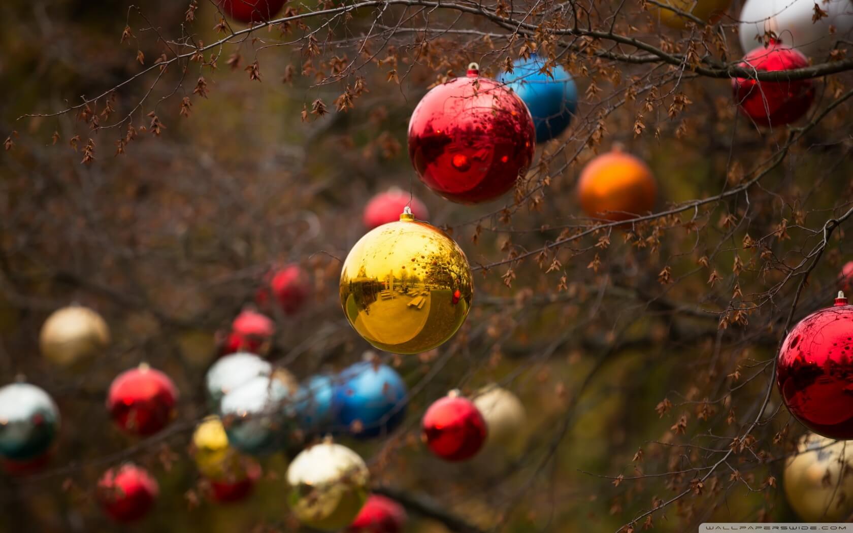 christmas_decorations-wallpaper-1680x1050