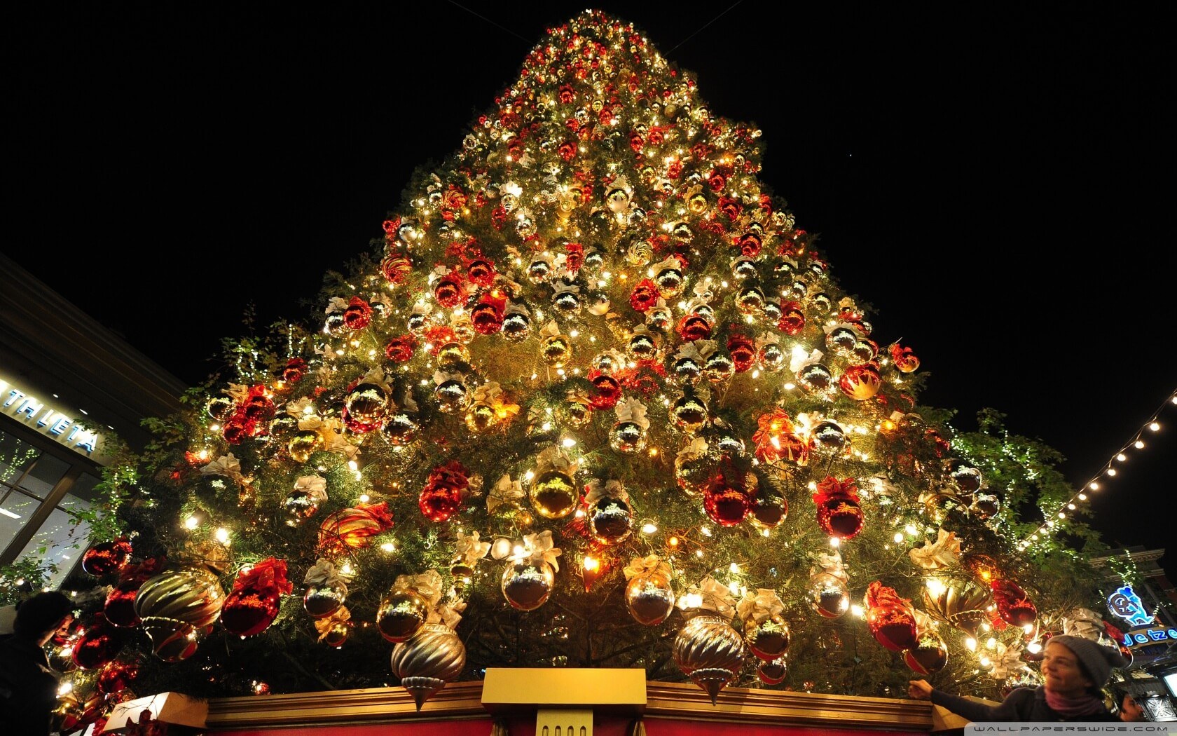 new_year_tree_2014-wallpaper-1680x1050