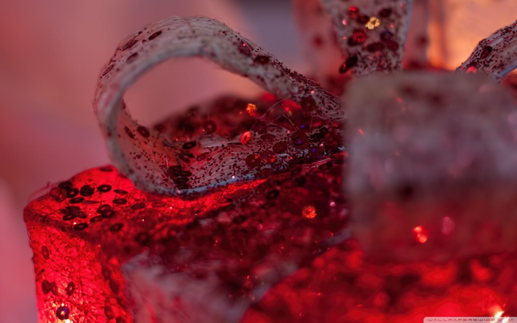 red_gift-wallpaper-1680x1050