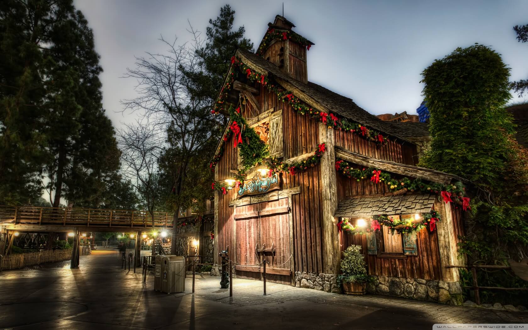 splash_mountain_barn-wallpaper-1680x1050