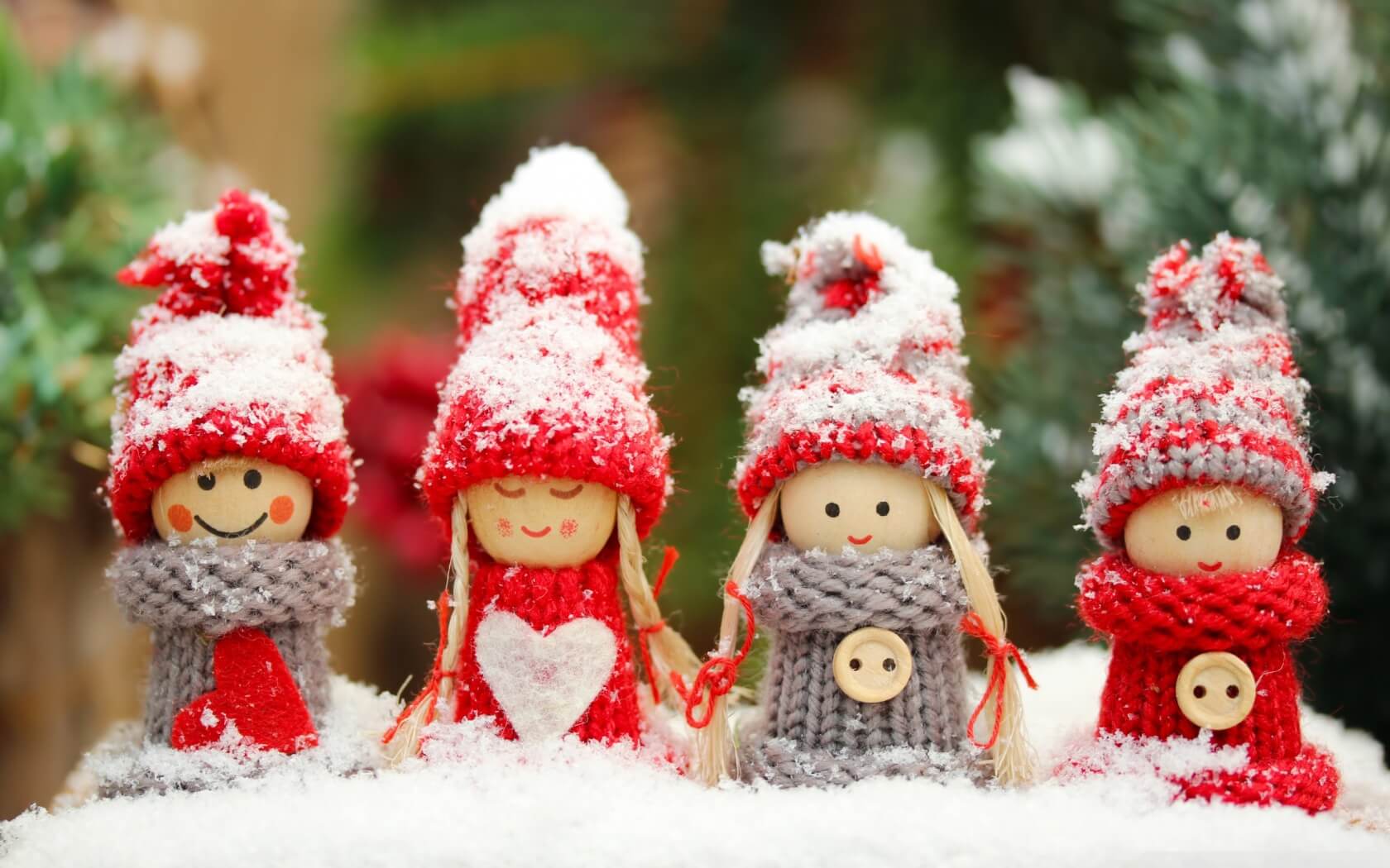 winter_dolls-wallpaper-1680x1050