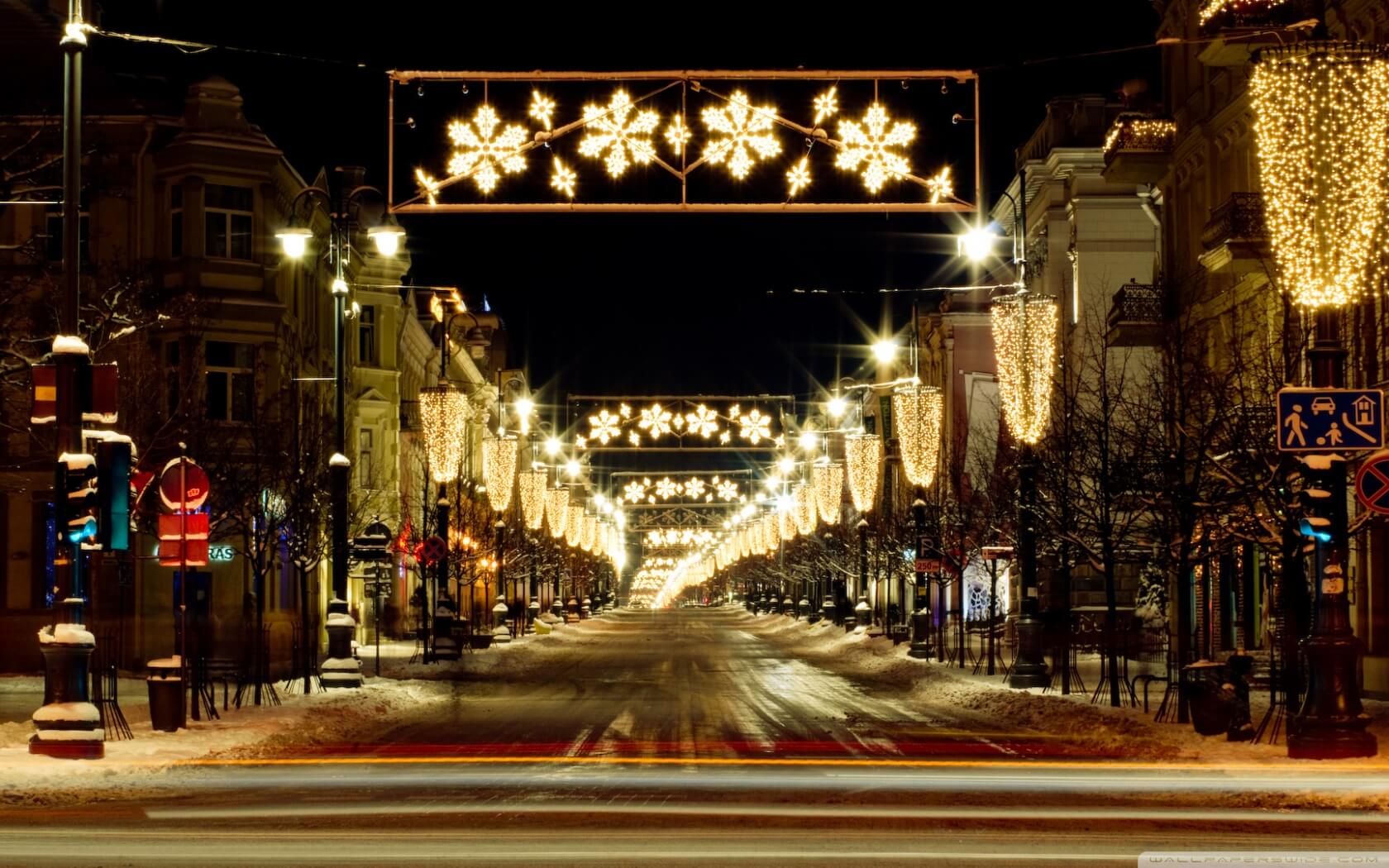 winter_holidays_lights-wallpaper-1680x1050